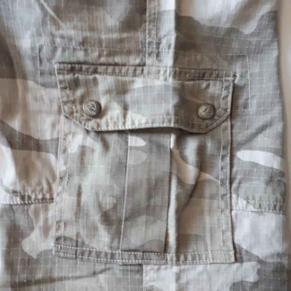 Be Bop Camo Cotton Capri Pants Size 11 - Picture 3 of 5